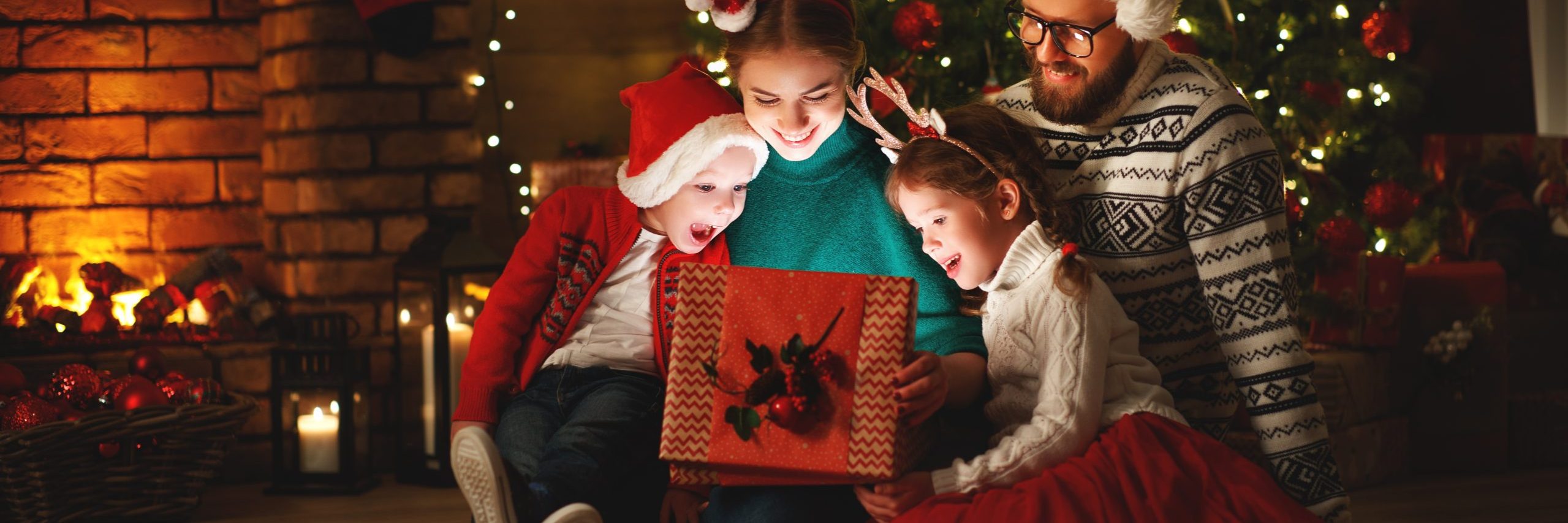 Merry,Christmas!,Happy,Family,Mother,Father,And,Children,With,Magic